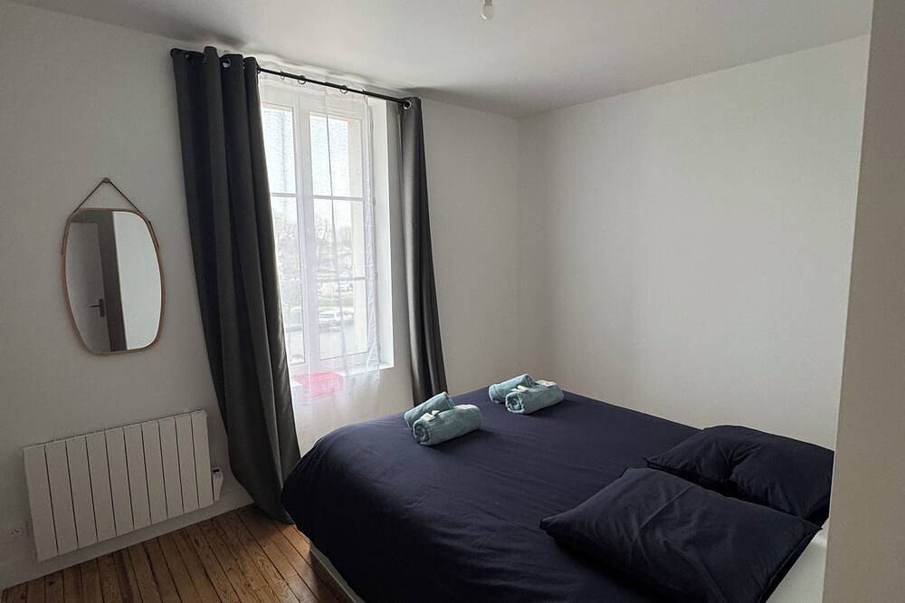 Entire apartment, Facing the castle & Air-conditioned ~ El Castillo ~ in Surgères, Rochefort region