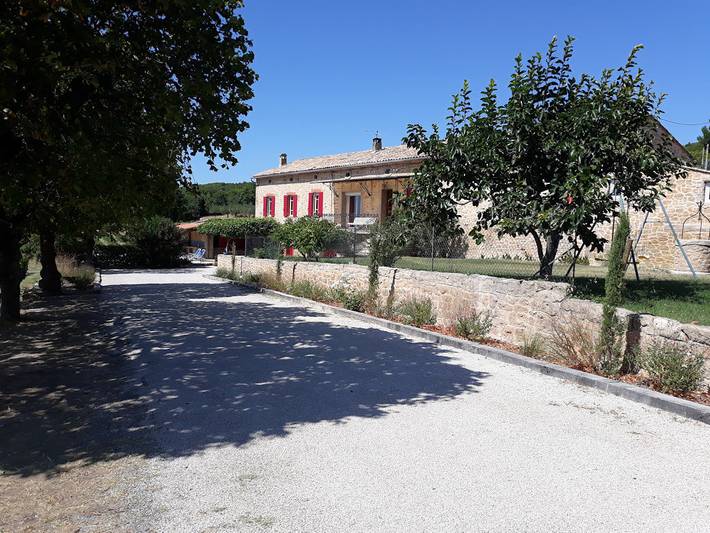 Gîte pour 5 personnes, avec piscine ainsi que terrasse et jardin dans le Vaucluse - 2