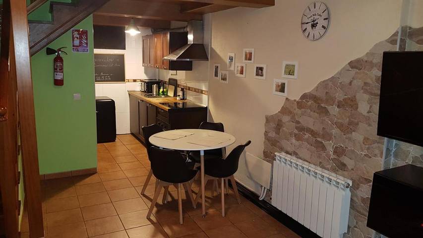 Casa rural para 3 personas, con Balcón y Jacuzzi además de Terraza y Jardín en Valle del Ambroz - 2