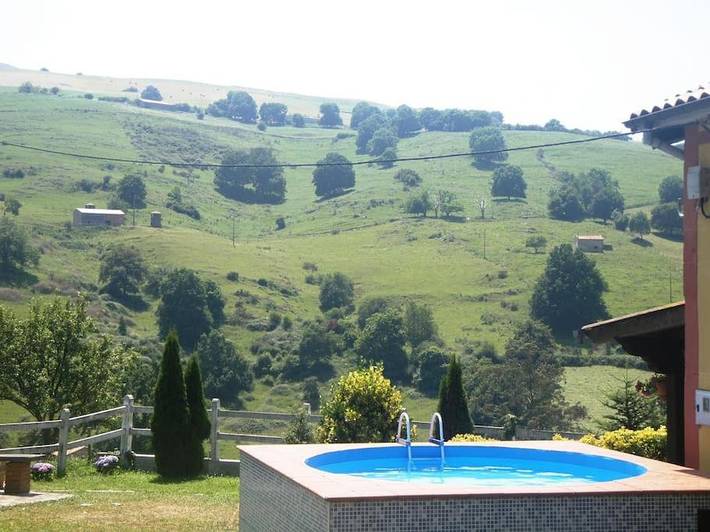 Casa rural para 10 personas, con terraza además de vistas y piscina en Valle del Pas