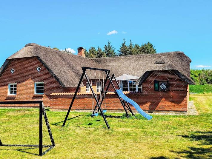 Ferienhaus für 12 Personen, mit Sauna und Pool sowie Whirlpool und Terrasse, kinderfreundlich in Nissum Fjord