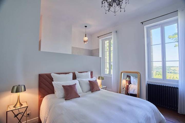 Gîte pour 12 personnes, avec jardin dans Sainte-Croix-du-Mont - 2