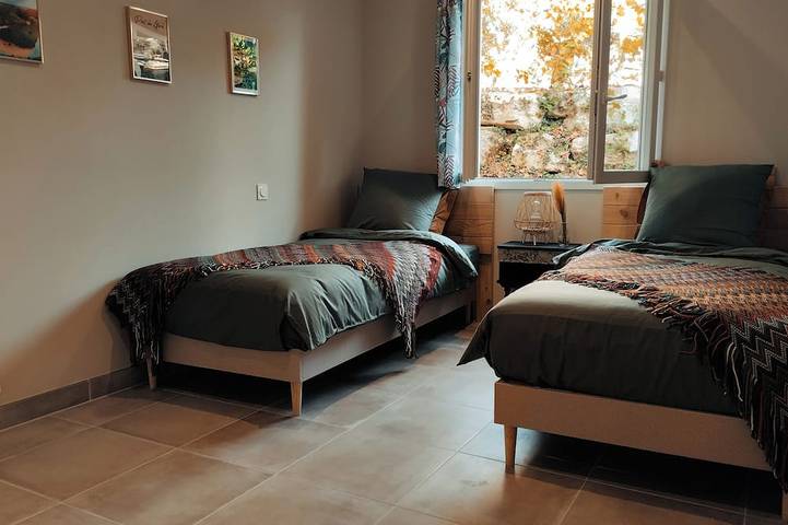 Location de vacances pour 7 personnes, avec balcon et jardin à Saint-Julien-de-Peyrolas - 3