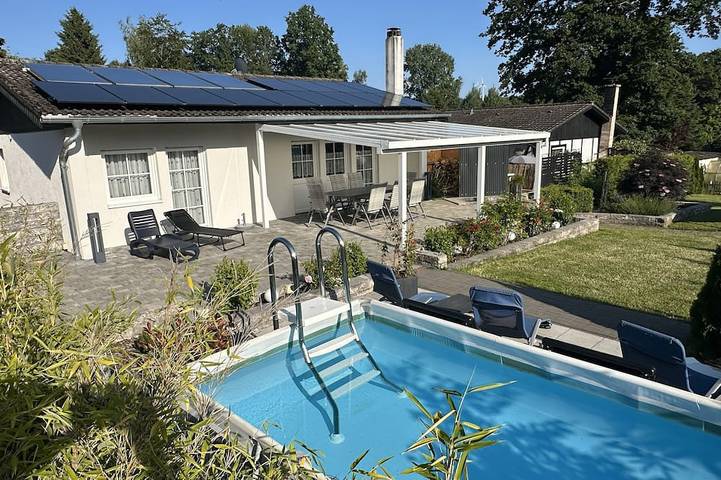 Ferienhaus für 8 Personen, mit Whirlpool und Terrasse sowie Garten und Sauna in Rheinböllen