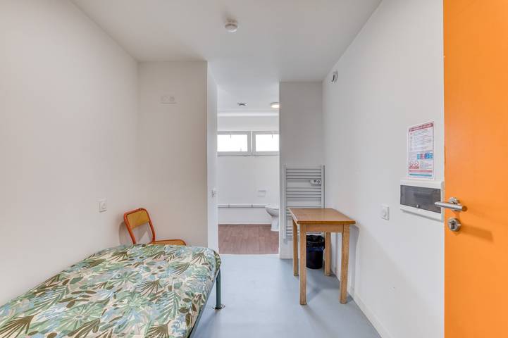 Ganze Wohnung, Zimmer mit Gemeinschaftsterrasse und WLAN, 10 Minuten vom Meer entfernt in Mudaison, Mittelmeerküste (Frankreich)