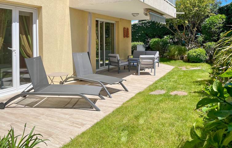Gîte pour 6 personnes, avec terrasse ainsi que piscine et jardin à Saint-Raphaël - 2