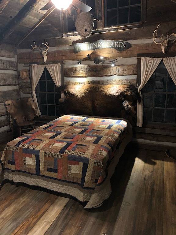 Log cabin for 4 people, with terrace in Illinois