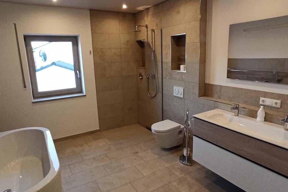 Ganze Wohnung, Gemütliche Ferienwohnung (100qm) mit traumhafter Lage direkt an der Altmühl in Beilngries, Altmühltal