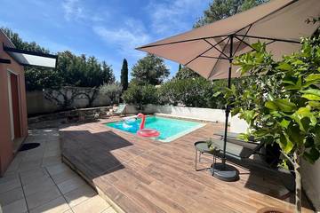 Location de vacances pour 6 personnes, avec terrasse et jardin à Éguilles