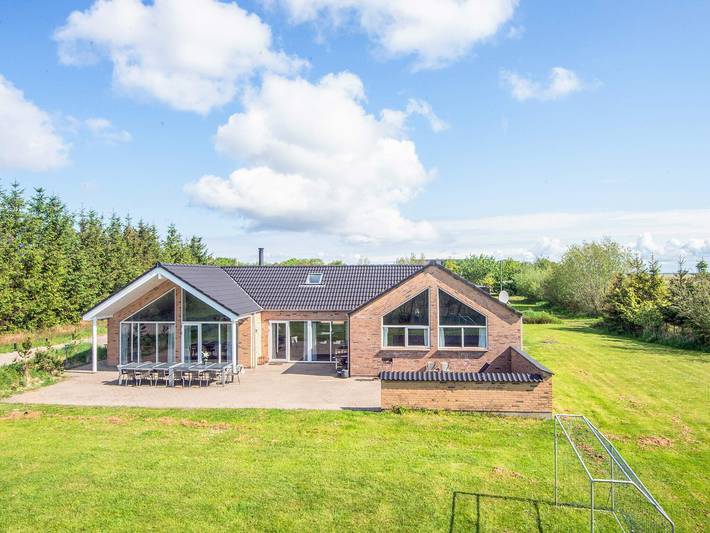 Ferienhaus für 16 Personen, mit Pool und Terrasse sowie Sauna, kinderfreundlich