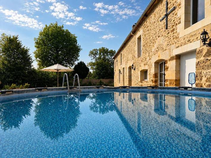Location de vacances pour 10 personnes, avec Terrasse ainsi que Jardin et Piscine à Bazoches-sur-Hoëne