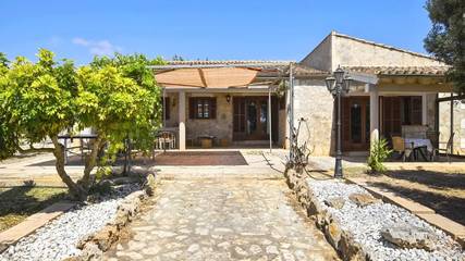 Holiday home in Maria de la Salut, Majorca Center für 13 