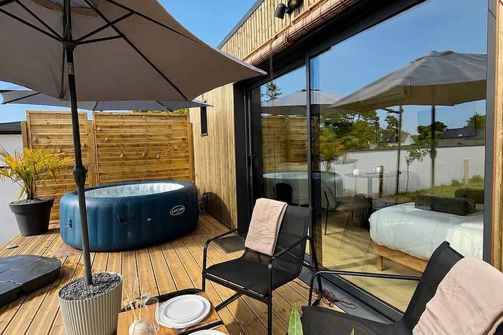 Cabane en bois pour 2 personnes, avec Jacuzzi et Jardin
