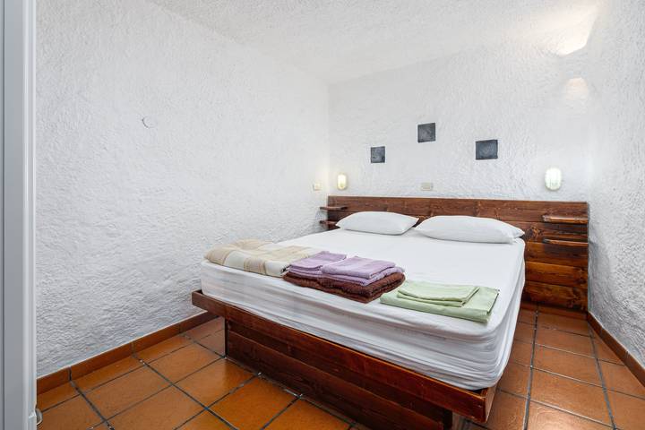 Ganze Wohnung, Ferienwohnung Ginepri 50m vom Strand, mit Garten und Wlan in Cala Girgolu, San Teodoro