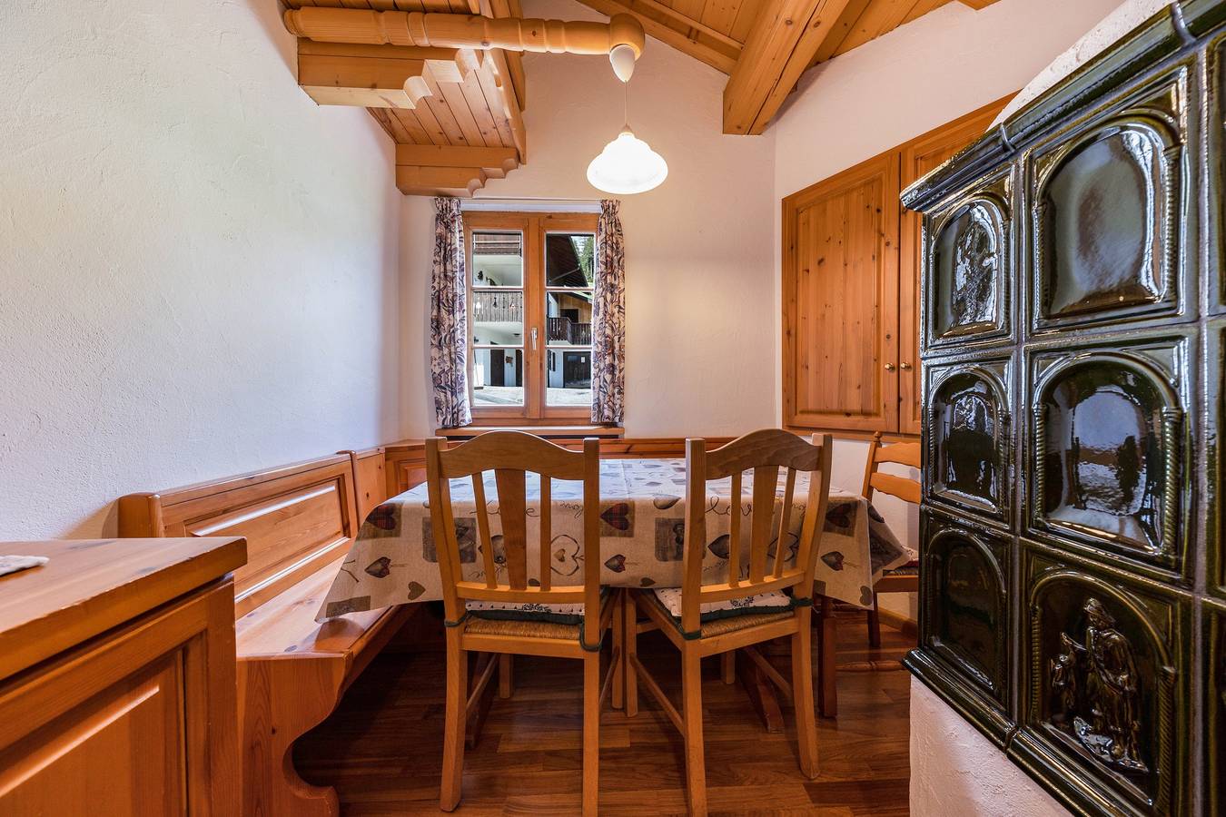 Appartamento intero, Appartamento "Ciasa Sommavilla Mansarda" con vista sulle montagne, giardino in comune e Wi-Fi in Vigo di Fassa, San Giovanni di Fassa