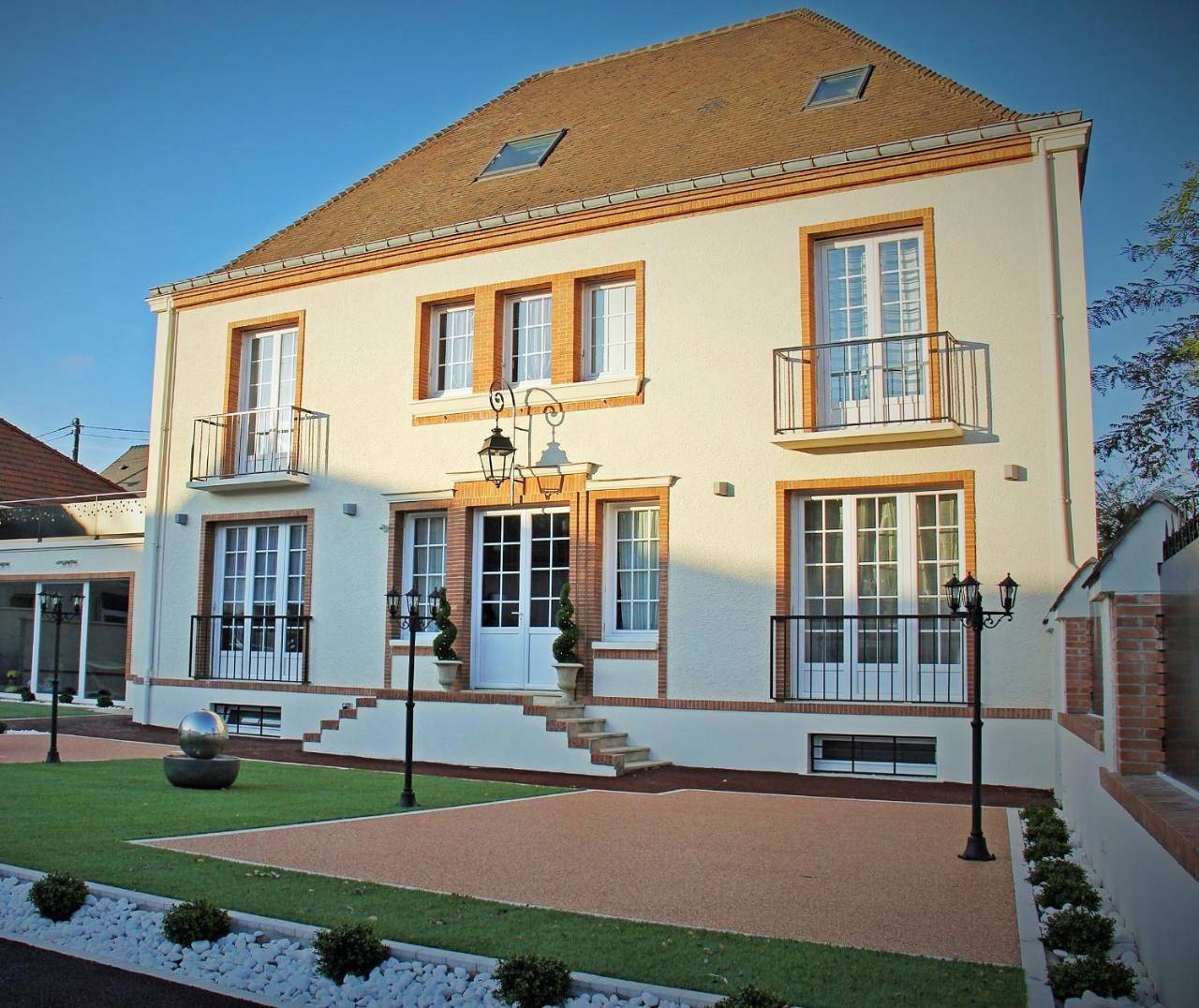 Two Connecting Double Rooms with Shared Bathroom and Terrace in Dizy, Parc naturel régional de la Montagne de Reims