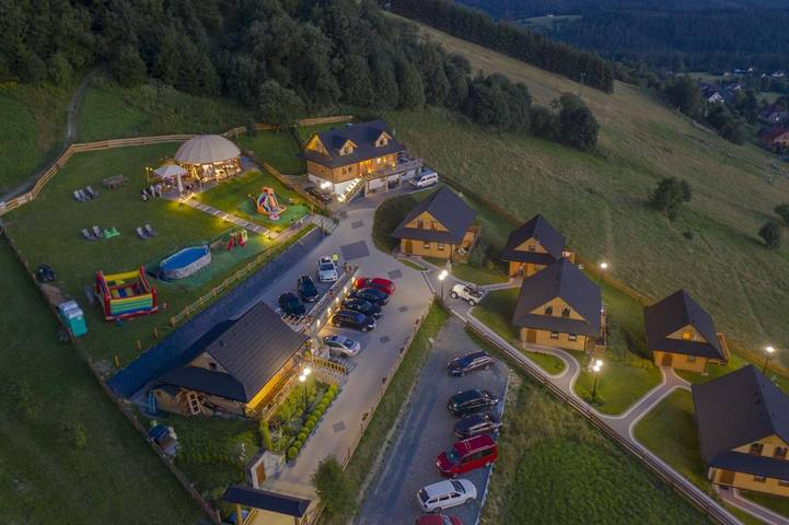 Domek letniskowy dla 8 osób, z basen i sauna oraz widok i ogród, zwierzęta dozwolone w Koniaków