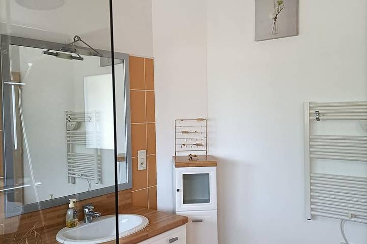 Location de vacances pour 2 personnes, avec terrasse et jardin à Aubenas - 3