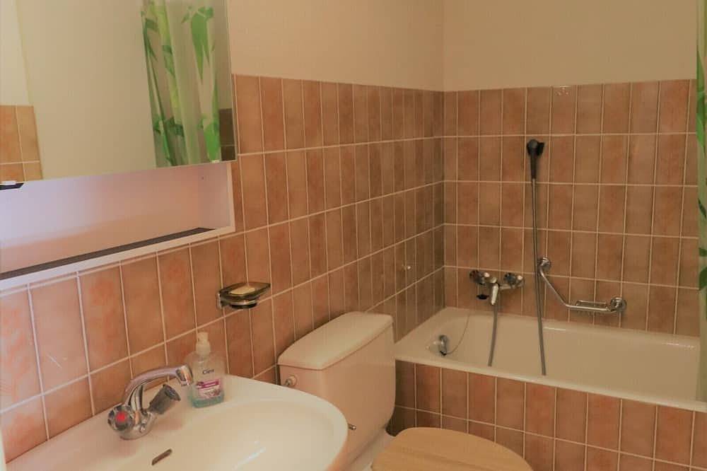 Ganze Wohnung, Außen: 2-Zimmer-Wohnung mit Südbalkon mit Blick auf das Matterhorn. Klappbare Terrassenmöbel. Für 2 in Saint Luc, Anniviers