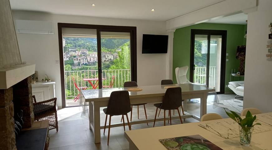 Gîte pour 4 personnes, avec balcon et jardin