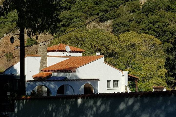 Location de vacances pour 8 personnes, avec sauna et jardin ainsi que piscine et balcon dans La Vallée Heureuse à Sorède