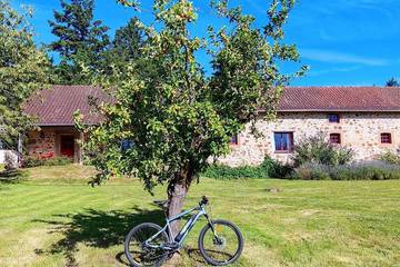 Gîte pour 6 personnes, avec jardin à Saint-Pierre-de-Frugie