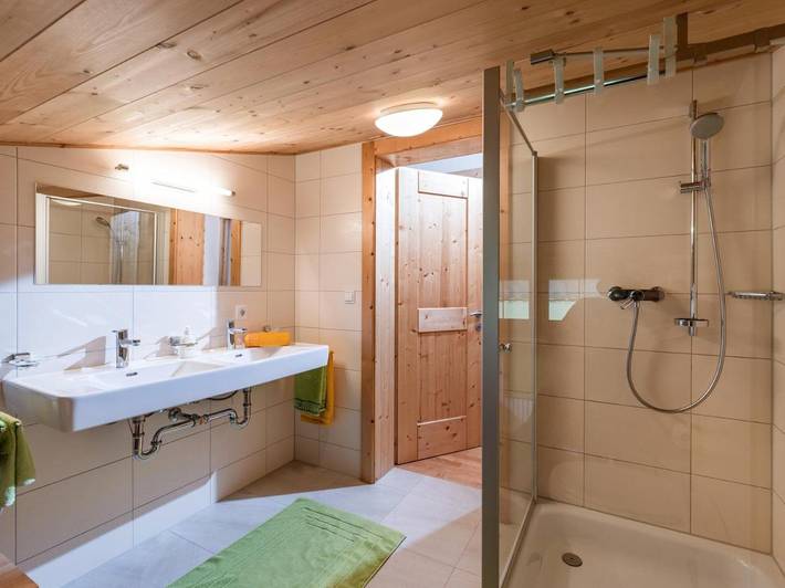 Ferienwohnung für 7 Personen, mit Balkon und Garten sowie Ausblick in Steinberg am Rofan - 2
