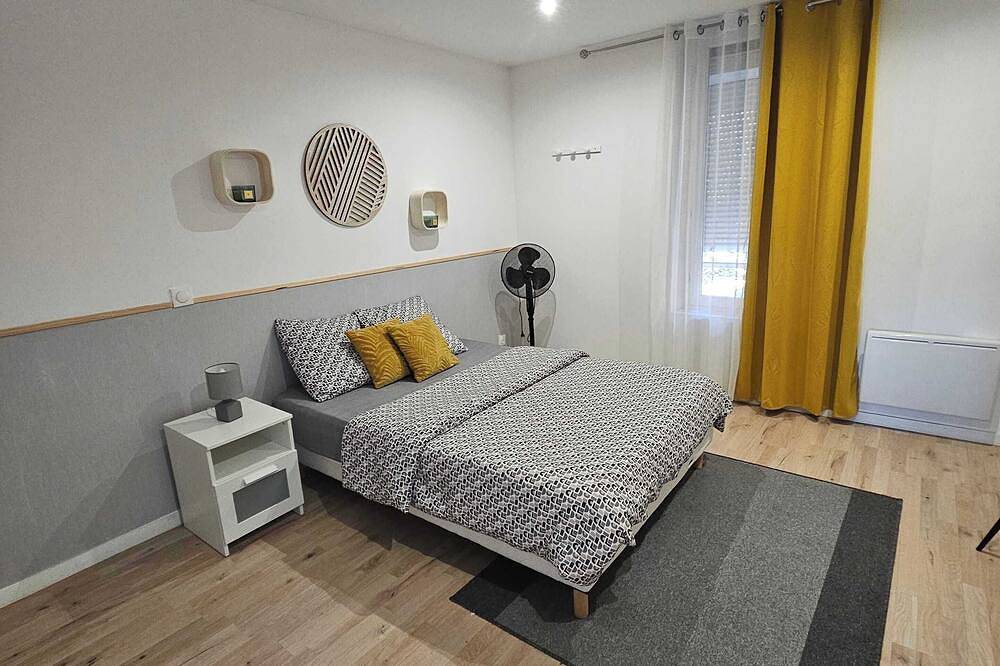 Ganze Wohnung, Stylish Studio with Downtown Parking in Charleville-Mézières, Ardennen