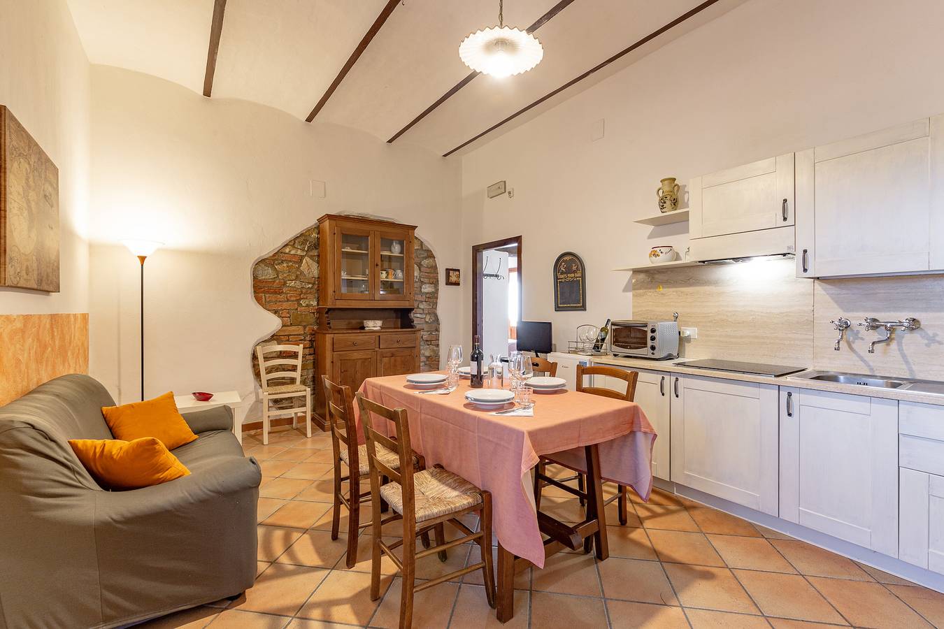 Ganze Wohnung, Poppy apt with shared pool in Castiglione del Lago, Lago Trasimeno