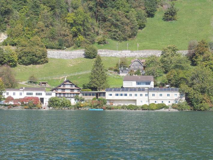 BnB für 2 Personen, mit Terrasse und Garten sowie Kinderpool und Ausblick am Vierwaldstättersee