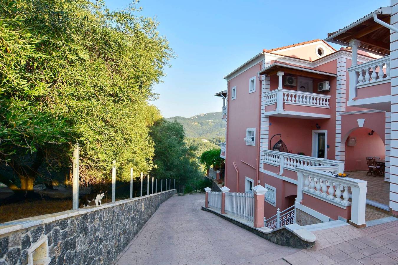 Villa für 8 Personen mit Meerblick in Agios Georgios, Korfu