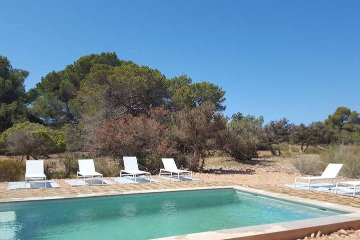 Vacation rental for 10 people, with terrace and yard in Formentera