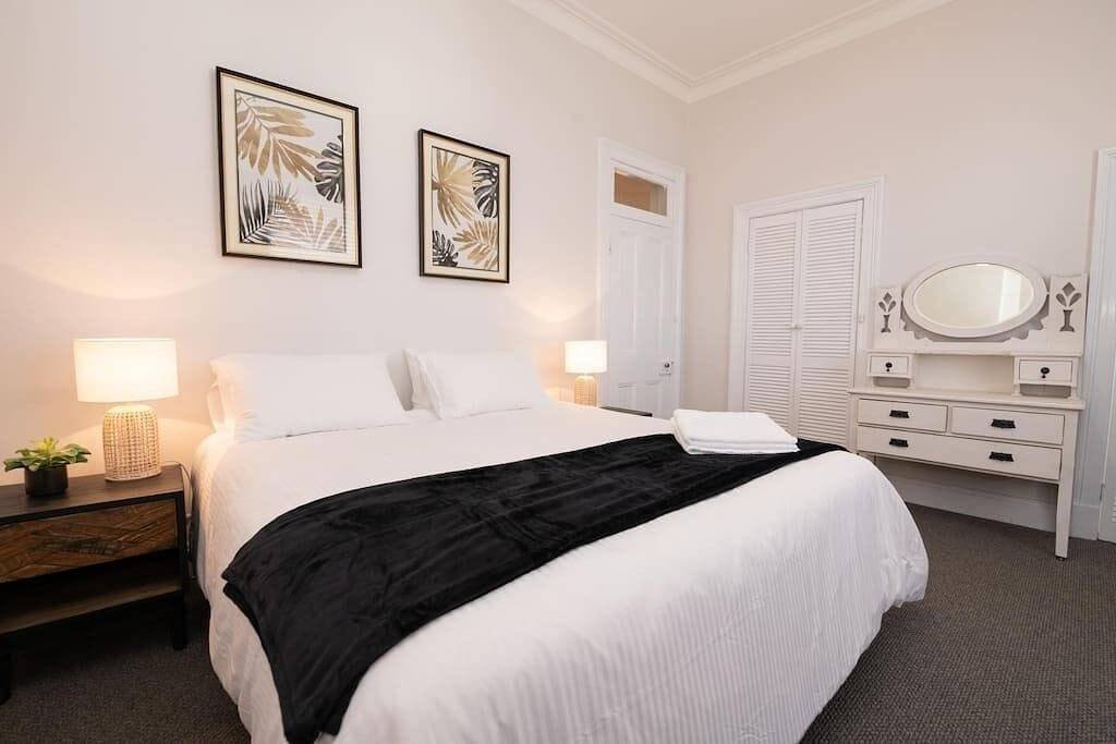 Dunkley House Bathurst | Large Cbd Heritage Home, Sleeps 10 in Bathurst, New South Wales
