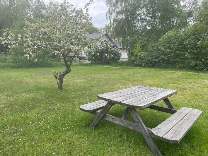 Hasslo semesterhus med trädgård in Svenska Östersjön