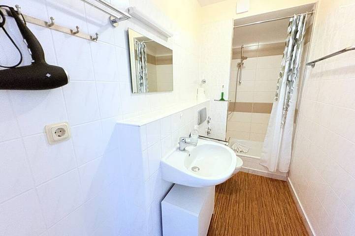 Ganze Wohnung, Boddenhof Apartment 48 - Terrasse für Hundefreunde - Ferienwohnung 48 – in Buschvitz, Bergen auf Rügen und Umgebung