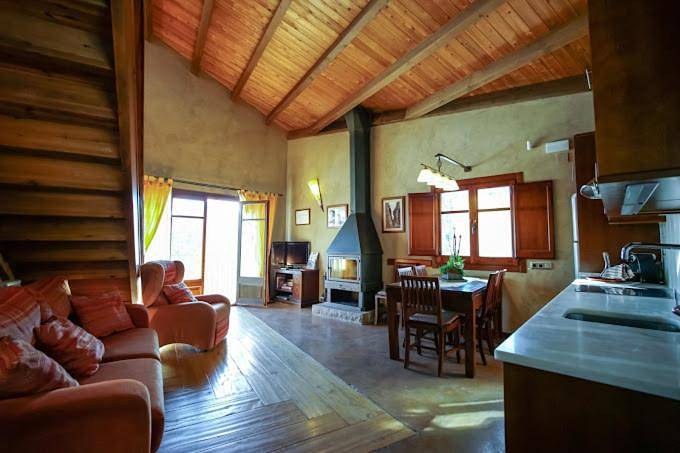 Casa rural para 6 personas, con Balcón y Terraza además de Jardín y Piscina en Port del Comte