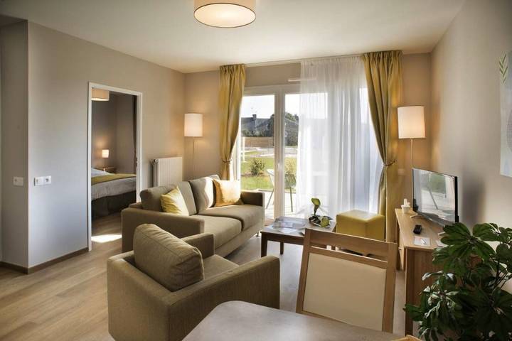 Location de vacances pour 2 personnes, avec jardin ainsi que sauna et piscine dans Office De Tourisme De Saint James