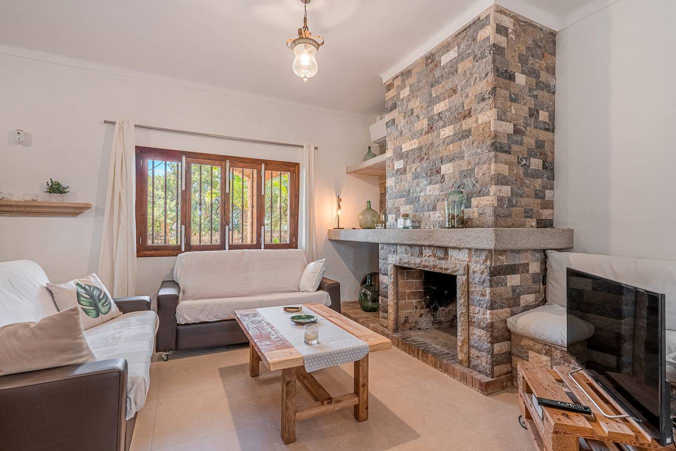 Casa de férias 'S'escodra' com vista para a montanha, jardim e Wi-Fi in Llucmajor, Majorca (Sul)