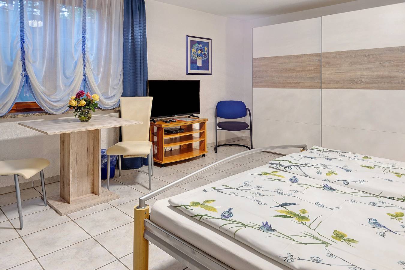 Ganze Wohnung, Einzimmerapartment 'Souterrain' mit Gemeinschaftsterrasse, Gemeinschaftsgarten und Wlan in Volkertshausen, Hegau