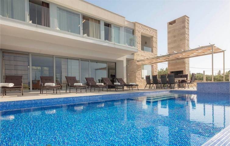 Cozy 1-Bedroom Apartment with Sea View, Pool & 1km to Beach in Supetar, Brac