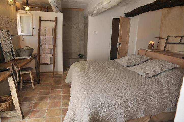 Chambre d’hôte pour 3 personnes, avec vue ainsi que jardin et piscine, animaux acceptés dans les Alpes-de-Haute-Provence - 2