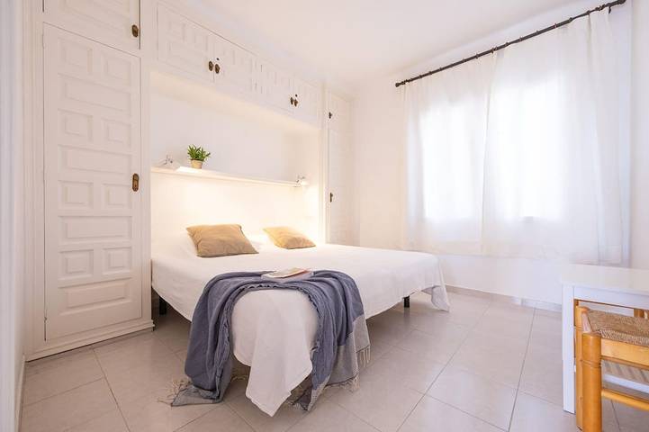 Apartamento entero, Beach 3: Apartamento con vistas al mar a pie de playa in La Escala, Alt Empordà