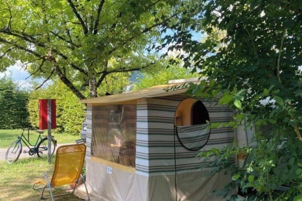 Caravane vintage, vivez une expérience dans une capsule temporelle en Chartreuse in Voiron, Isère
