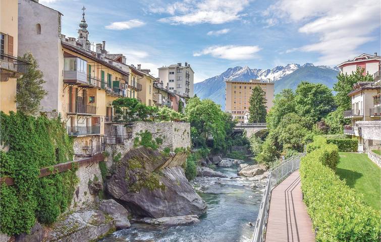 Appartamento intero, Accogliente 1BR, WiFi, Cucina, A piedi da Chiavenna in Chiavenna, Alpi del Bernina