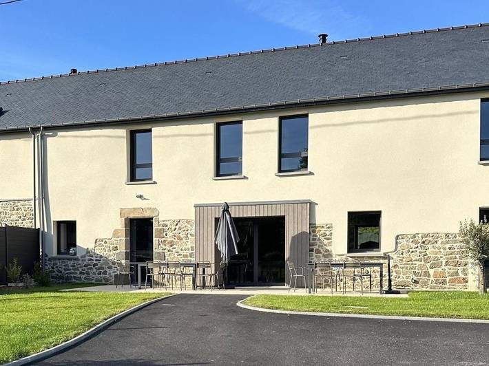 Gîte pour 11 personnes, avec terrasse et jardin, animaux acceptés