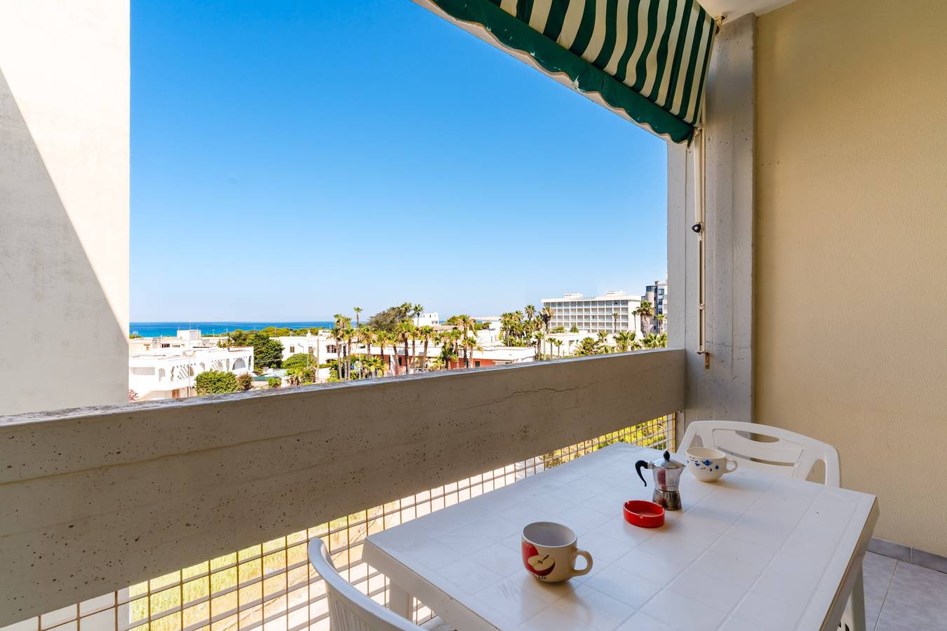 Appartamento intero, Appartamento 'Vista Mare' con vista mare, terrazza privata e aria condizionata in Baia Verde, Golfo di Taranto