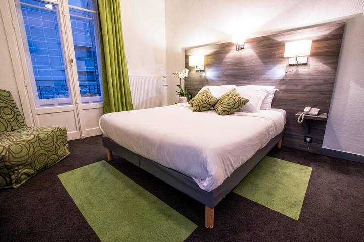 Hôtel pour 2 personnes, avec terrasse dans Gare De Chambery Challes Les Eaux - 3