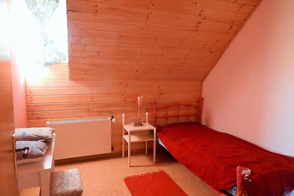 Familien-Ferienhaus mit Garten am Dorfrand ; Kinder und Hunde willkommen in Kalbach, Rhön-Hessen