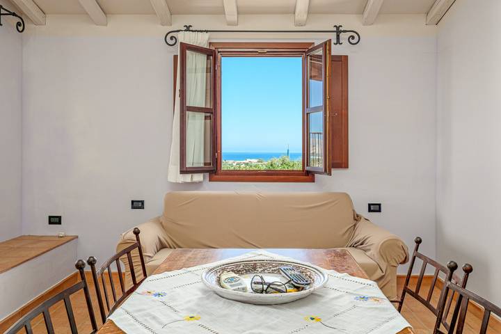 Entire apartment, Apartment 'Oltremare' with Sea View, Private Terrace and Air Conditioning in Suaredda-traversa, San Teodoro