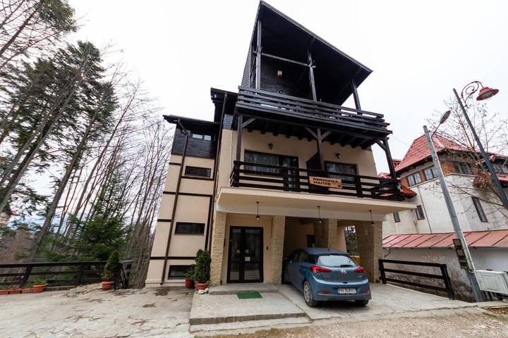 Gîte pour 4 personnes, avec balcon et jardin à Sinaia